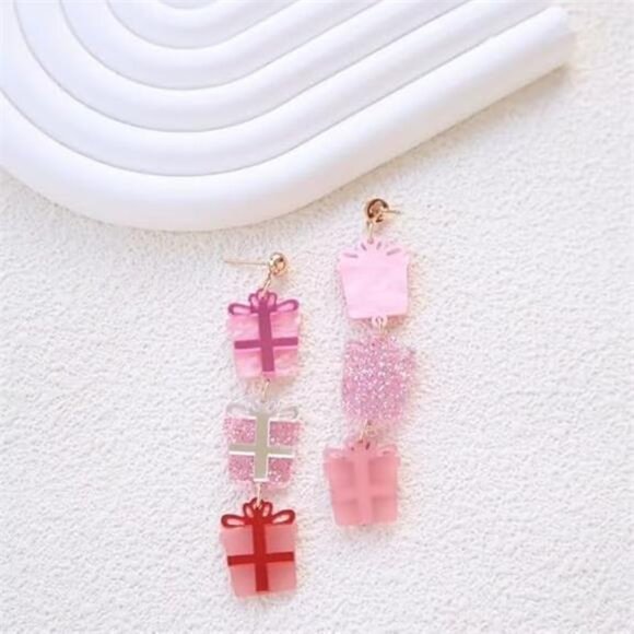 🎄 Pink Christmas Gift Box Earrings | Cute Holiday Dangle Jewelry | Festive Gift - Picture 3 of 6